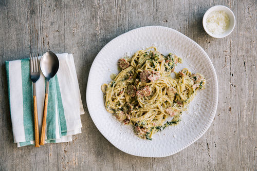 Saftige Salsiccia-Pasta mit Pecorino und Brokkoli