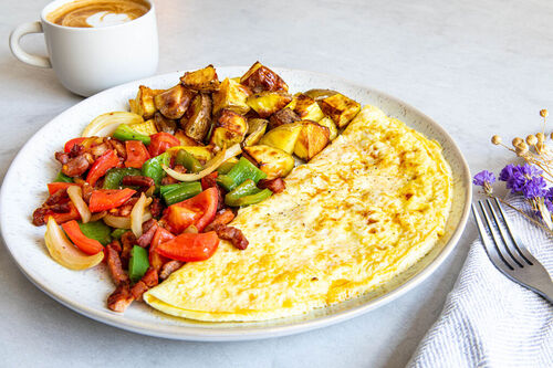 Special: Denver-Omelett mit Bacon und gerösteten Kartoffeln