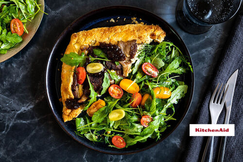 Austernpilz-Galette mit Ziegenfrischkäse dazu Rucola-Tomaten-Salat mit Dill