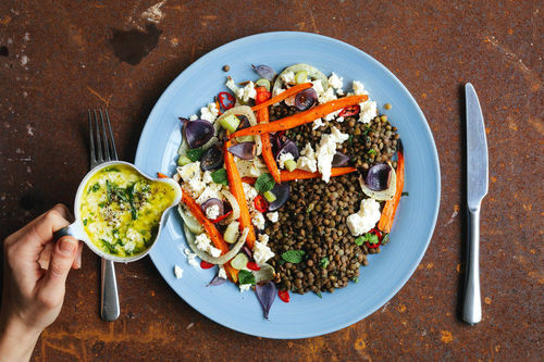 Fenchel-Karotten-Ofengemüse Low Carb mit Linsen und Kräuter-Käse-Dressing