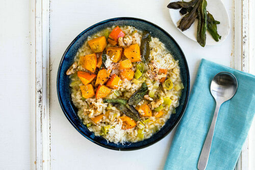 Winterliches Kürbis-Lauch-Risotto mit Salbei und Walnüssen