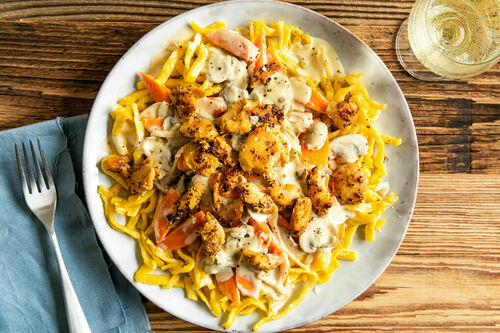 Spätzle mit Veggie-Hähnchen in cremiger Champignon-Karotten-Sauce
