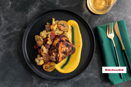 Sumach-Hähnchen mit Safran-Joghurt an Kartoffel-Blumenkohl-Salat mit Trauben