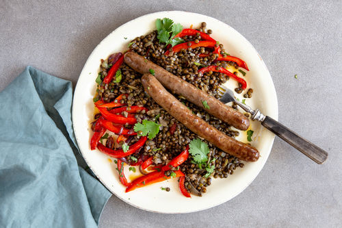 Orientalische Merguez mit Linsensalat und gebratene Paprika