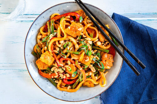 Superfix: Udon mit Tofu & Erdnussbutter koreanische Art mit Gemüse