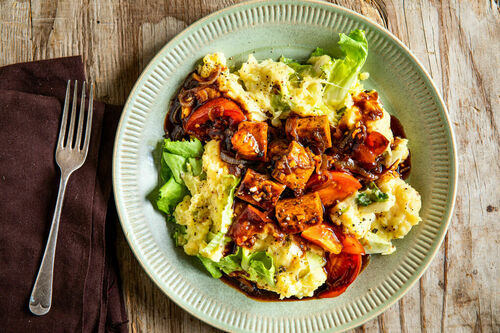 Tofu in würziger Ketjap-Manis-Sauce auf Kartoffel-Endivien-Stampf mit Käse