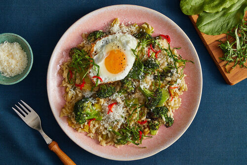 Special: Lauchrisotto mit Sauerampfer serviert mit Spiegelei und Brokkoli