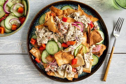 Za’atar-Hähnchensalat mit knusprigen Vollkornfladenbrot-Chips