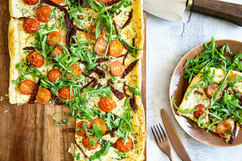 Provenzalische Tomatentarte mit Crème fraîche und Rucola