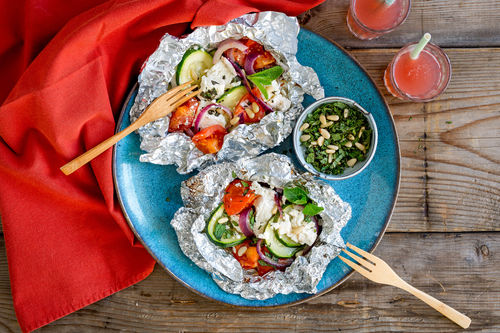 Feta-Päckchen gefüllt mit Sommergemüse