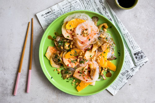 Asiatischer Glasnudelsalat mit Austernpilzen und Erdnüssen