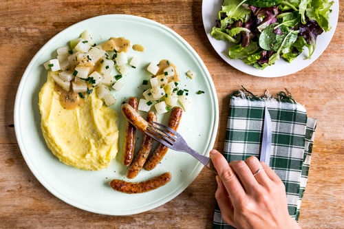 Nürnberger Bratwürstchen mit Kartoffelstampf und Kohlrabi