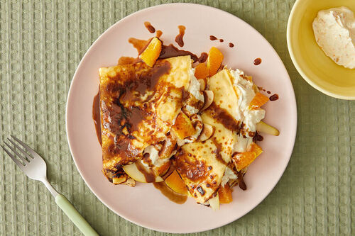 Ostern: Fruchtige Ricotta-Crêpes mit warmer Schokoladensauce