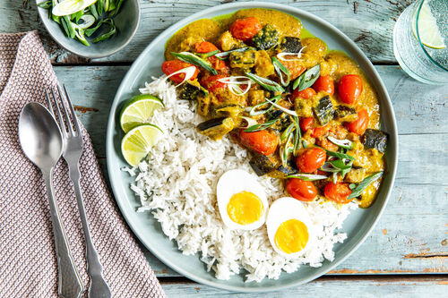 Auberginen-Ei-Curry Massaman-Style dazu Basmatireis