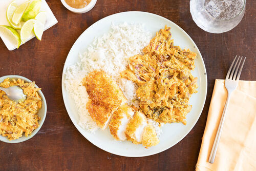 Knuspriges Hähnchen indische Art mit Karotten-Bete-Salat und Reis