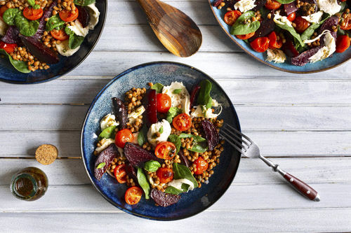 Mediterraner Linsensalat mit Roter Bete und Mozzarella