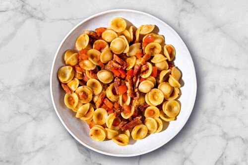 Pasta all’amatriciana mit Bacon fruchtig-pikant mit Paprika und Chili