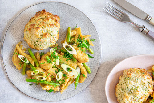 V: Bio-Hähnchen mit Fenchel und Bohnen, serviert mit „Drop Biscuits“