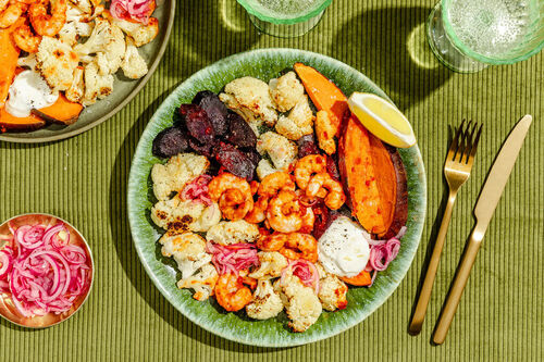 Pikante Peri-Peri-Garnelen mit Blumenkohl, Süßkartoffel und Joghurt