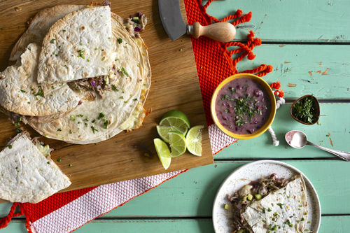 Deftige Quesadillas mit Schweinehack, Zucchini und Käse
