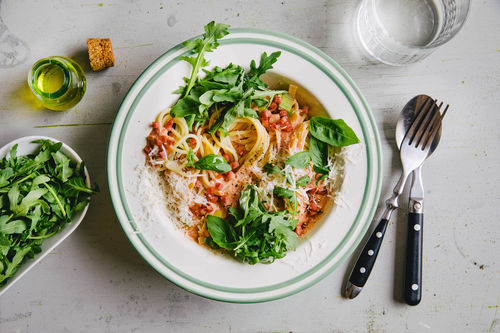 Spaghetti mit Lauch und Speck in cremiger Tomaten-Ricotta-Sauce