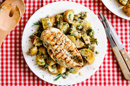 V3: Krosses BBQ-Biohähnchen mit fruchtigem Kartoffel-Dill-Salat