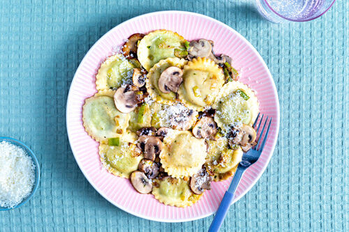 Ricotta-Tortelli mit Champignons in würziger Miso-Lauch-Sauce