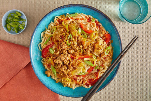 Superfix: „Dan-Dan“-Hack vom Schwein mit Weizennudeln und Pak Choi