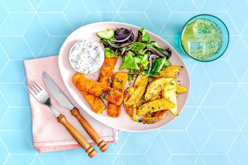Fish ’n’ Chips vegan mit gebackenen Kartoffeln und Salat