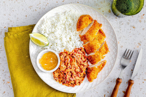 V: Knuspriges Hähnchen indische Art mit Karotten-Bete-Salat und Vollkornreis