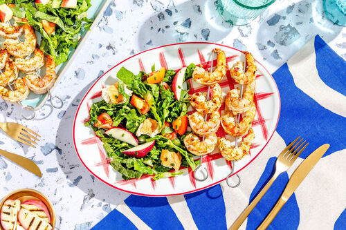 BBQ-Special: Garnelenspieße auf Panzanella mit Nektarine