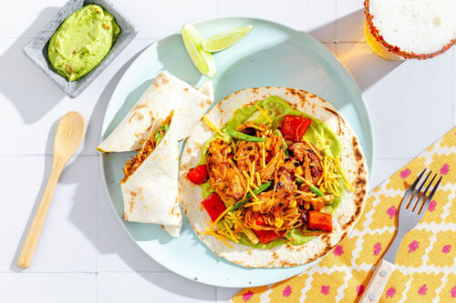 RS Mexikanische Chicken & Cheese Wraps mit Guacamole und buntem Gemüsemix