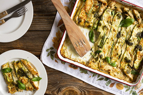 V1: Zucchini-Hähnchen-Lasagne Low Carb mit Pesto und Crème fraîche