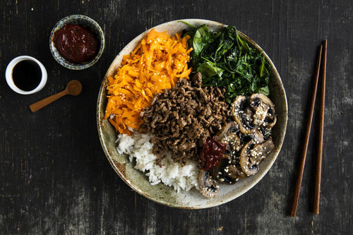 V2: Koreanisches Bibimbap mit Bio-Rinderhack und Babyspinat