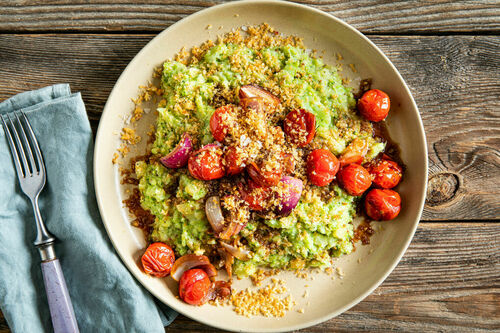 Kartoffel-Brokkoli-Stamppot mit Käse und gebackenen Kirschtomaten