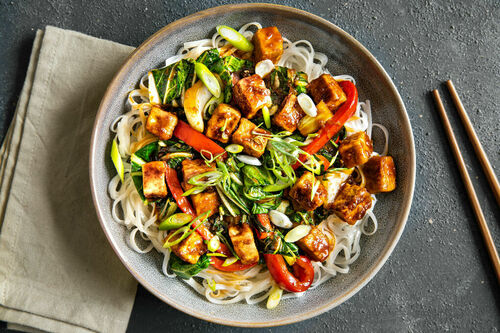 RS Koreanische Tofu-Bowl vegan mit Reisnudeln und Pak Choi