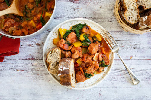 Toskanischer Salsiccia-Eintopf mit Bohnen, Salbei und Spinat