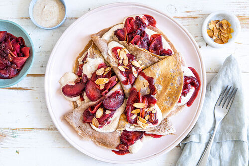 Zimtcrêpes mit Mandel-Walnuss-Creme und Apfel-Pflaumen-Kompott