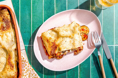 Vegetarische Ricotta-Gemüse-Lasagne mit Tomatensauce und Kräuterbéchamel
