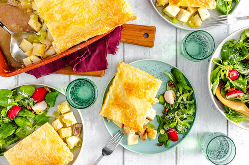 XXL: Wärmender Hähnchen-Sellerie-Auflauf dazu Radieschen-Pekannuss-Salat mit Käse