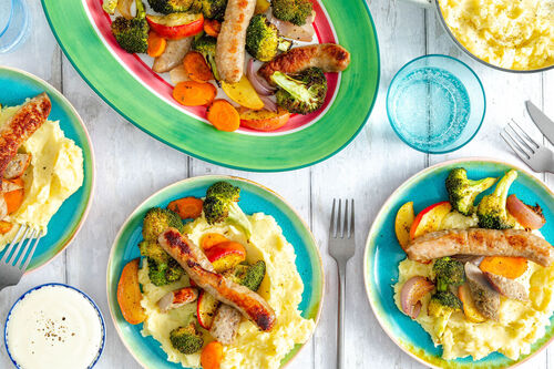 XXL: Schweinswurst & Brokkoligemüse mit Kartoffelpüree & Saure-Sahne-Dip