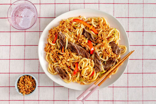 Superfix V2: Asiapfanne mit Bio-Rind und Udon mit Teriyakisauce und Röstzwiebeln