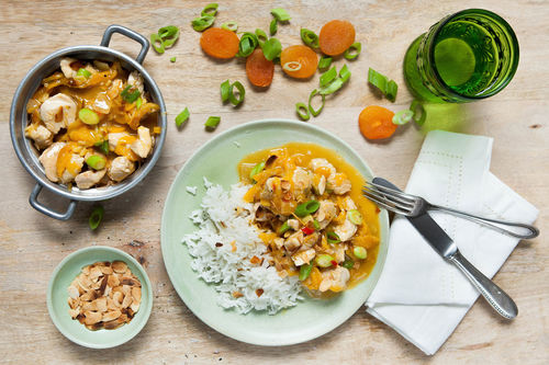 Hühnchen-Ragout mit Aprikosen und Reis