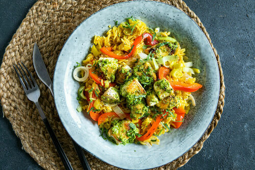 V: Indisches „Hähnchen“-Biryani vegan mit Koriander-Erdnuss-Chutney