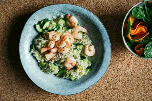 Risotto mit Garnelen und Zucchini dazu Spinatsalat mit Zitrone
