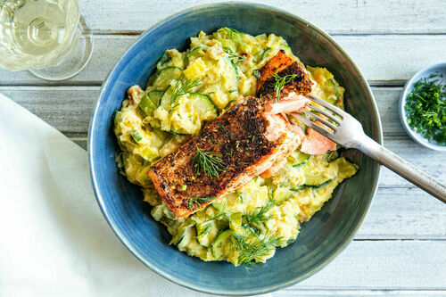 <650kcal: Würziger Gyros-Lachs auf Kartoffel-Lauch-Stamppot mit Zucchini