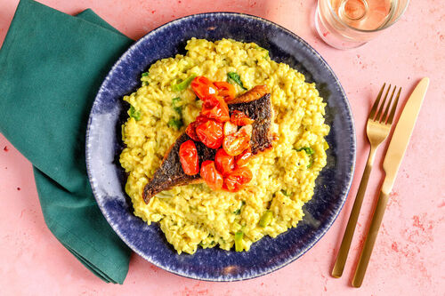 Feines Seebarschfilet an Risotto mit gebackenen Kirschtomaten