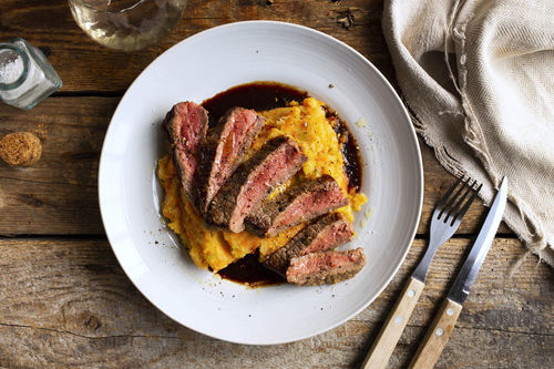 <650kcal V1: Rindersteak auf Gemüsestampf mit fruchtig-süßer Cranberrysauce