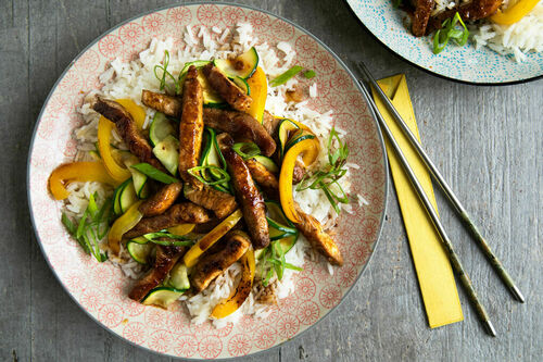 Chinesisches Schweinegeschnetzeltes mit würzig-süßer Sauce und Reis