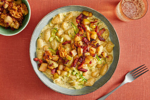 Kartoffel-Erbsen-Gnocchi mit Bacon cremig-fein mit Birne und Walnuss